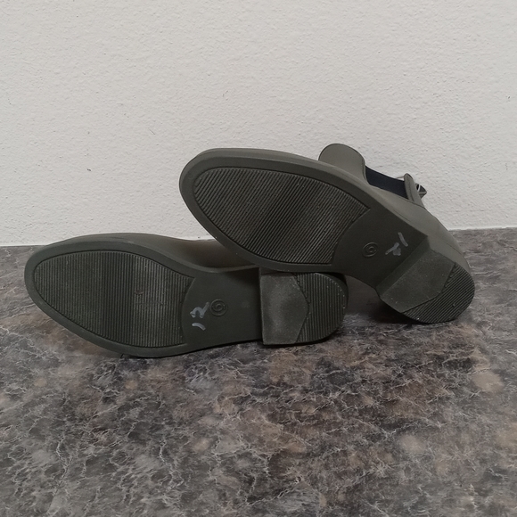 Shoes - Picture 2 of 2